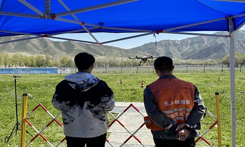 烏魯木齊無人機飛行夢想起航:保華潤天航空培訓基地