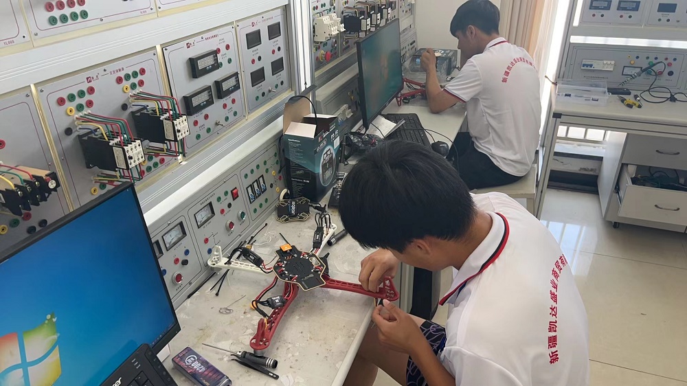 【新疆青少年無人機培訓】無人機裝調檢修技術：低空經濟的新引擎-保華潤天航空