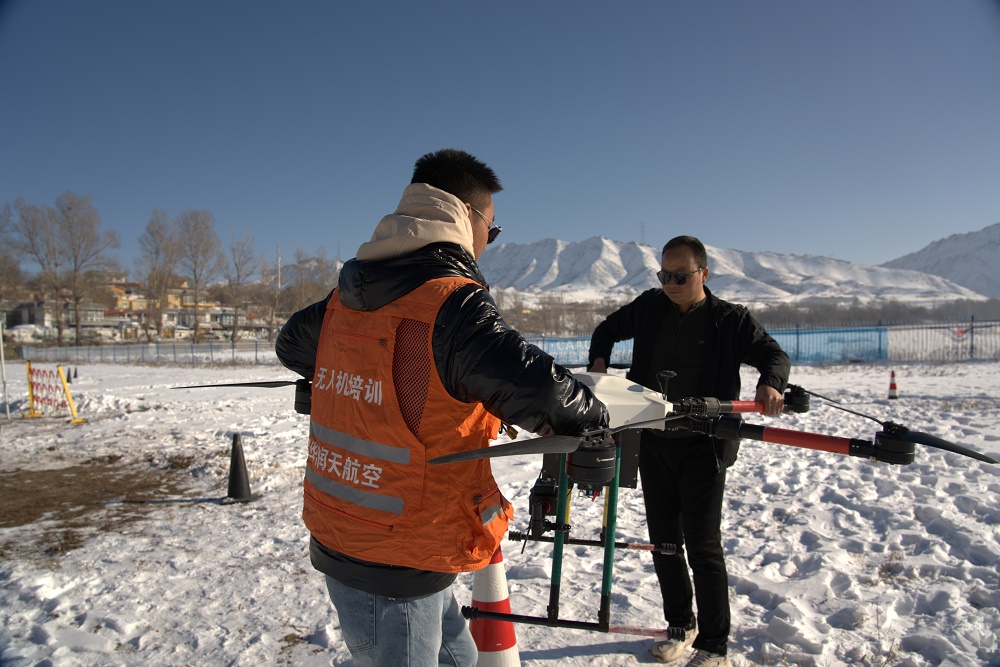 【新疆青少年無人機培訓】未來空中霸主:揭秘智能集群無人機組網系統的核心秘密